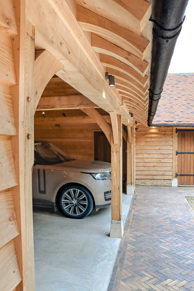 Oak Siupport Posts With Curved Knee Braces